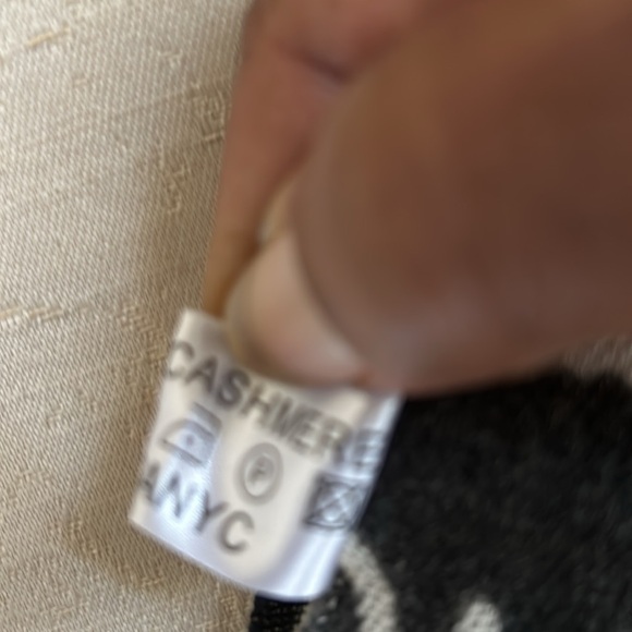 New York New York Wrap - Picture 5 of 5